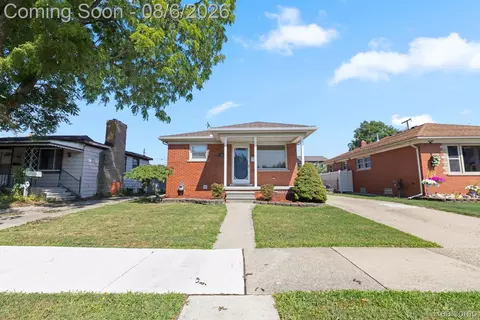 1243 Lincoln St, Wyandotte, MI 48192