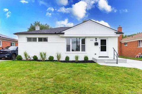 22707 Playview St, Saint Clair Shores, MI 48082