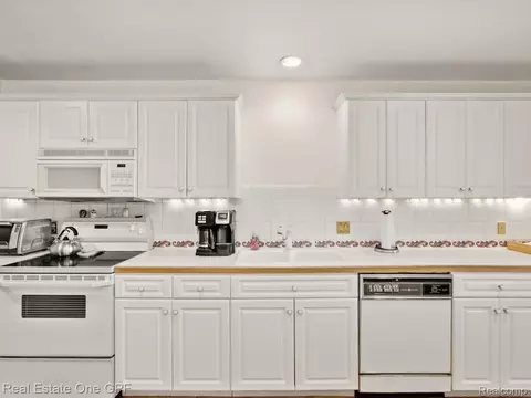 Kitchen - 1715 River Rd, St. Clair, MI 48079 photo 2 of 3