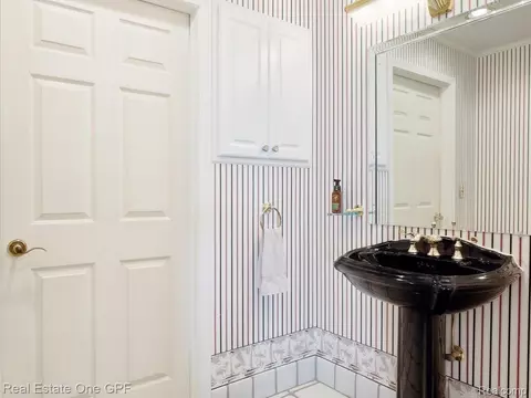 Bath - 1715 River Rd, St. Clair, MI 48079 photo 2 of 4