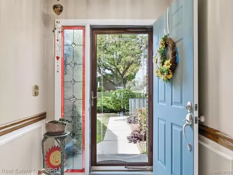 Entry Way - 1715 River Rd, St. Clair, MI 48079 photo 2 of 5