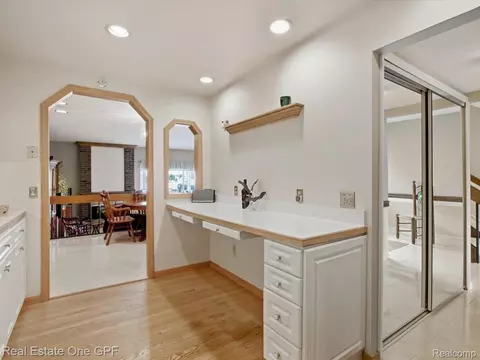 Entry Way - 1715 River Rd, St. Clair, MI 48079 photo 4 of 5