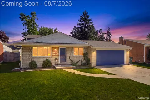 8517 Plumbrook Rd, Sterling Heights, MI 48313
