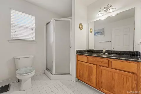 Bath - 49235 Yale Dr, Macomb, MI 48044 photo 3 of 4