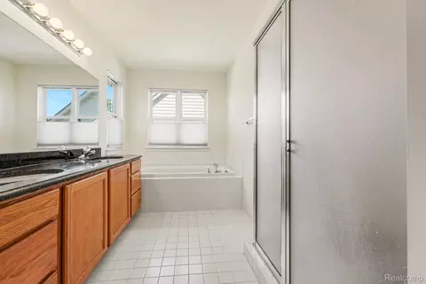 Bath - 49235 Yale Dr, Macomb, MI 48044 photo 2 of 4