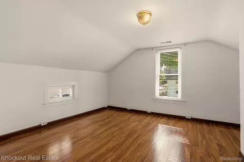 Bedroom - 480 E Genesee St, Frankenmuth, MI 48734 photo 6 of 9