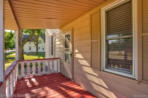Exterior - 480 E Genesee St, Frankenmuth, MI 48734 photo 5 of 10