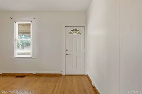 Entry Way - 480 E Genesee St, Frankenmuth, MI 48734 photo 1 of 7