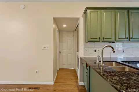 Entry Way - 480 E Genesee St, Frankenmuth, MI 48734 photo 6 of 7