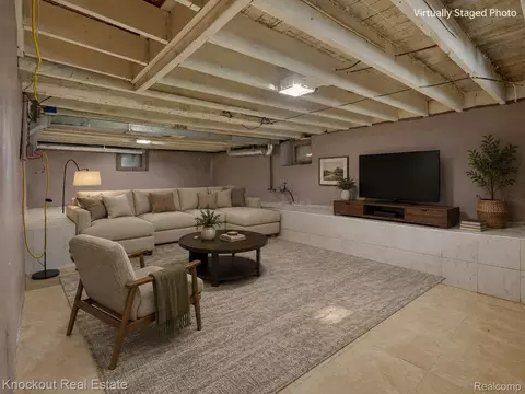 Living - 480 E Genesee St, Frankenmuth, MI 48734 photo 6 of 6