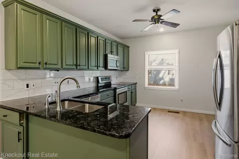 Kitchen - 480 E Genesee St, Frankenmuth, MI 48734 photo 3 of 7