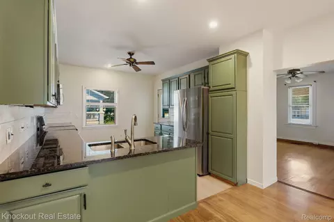 Kitchen - 480 E Genesee St, Frankenmuth, MI 48734 photo 2 of 7
