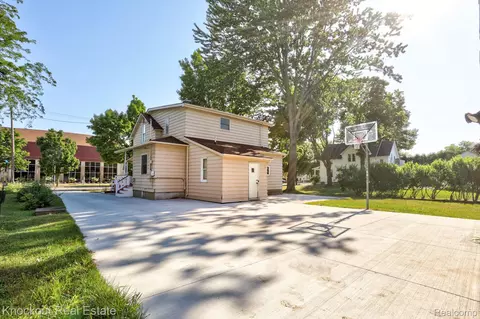 Exterior - 480 E Genesee St, Frankenmuth, MI 48734 photo 7 of 10