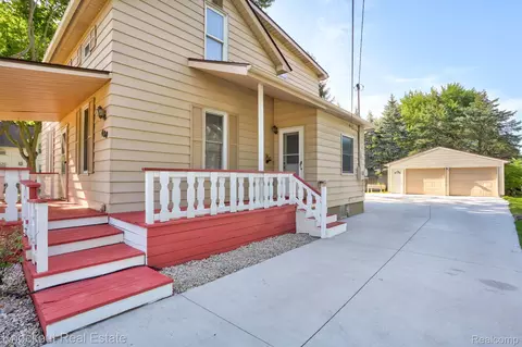 Exterior - 480 E Genesee St, Frankenmuth, MI 48734 photo 6 of 10