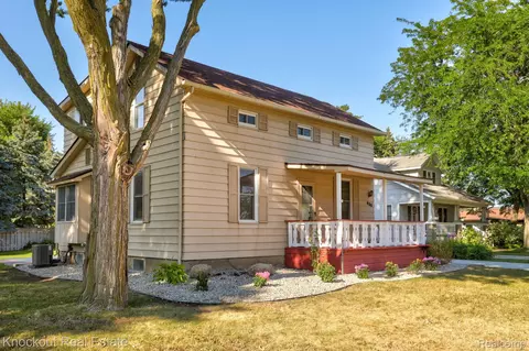 Exterior - 480 E Genesee St, Frankenmuth, MI 48734 photo 1 of 10
