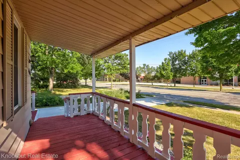 Exterior - 480 E Genesee St, Frankenmuth, MI 48734 photo 4 of 10