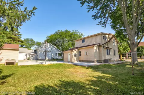 Exterior - 480 E Genesee St, Frankenmuth, MI 48734 photo 10 of 10