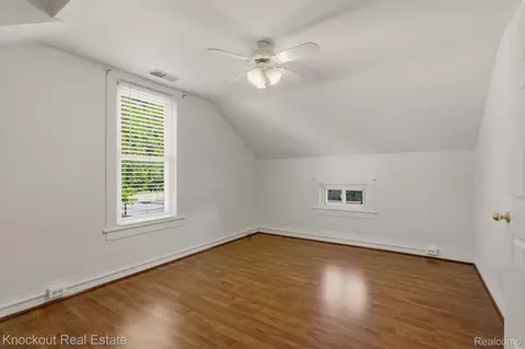 Bedroom - 480 E Genesee St, Frankenmuth, MI 48734 photo 3 of 9