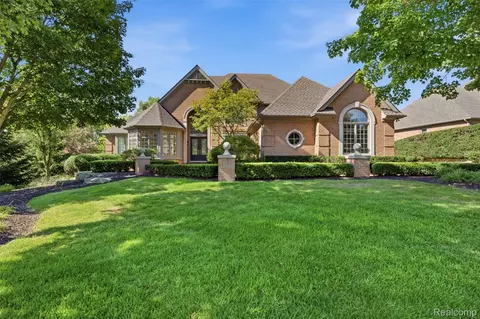 17807 Stonebrook Dr, Northville, MI 48168