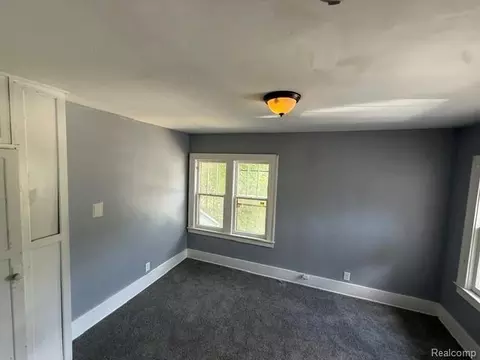 Bedroom - 917 E 8th St, Flint, MI 48503 photo 3 of 4