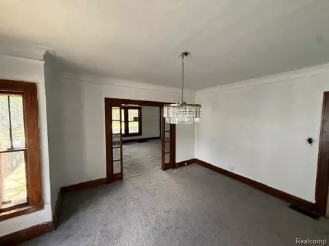 Living - 917 E 8th St, Flint, MI 48503 photo 4 of 4