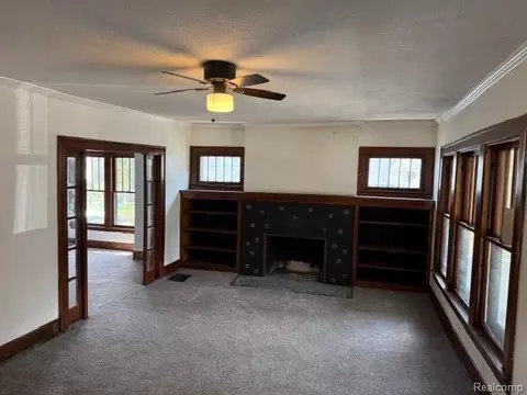 Living - 917 E 8th St, Flint, MI 48503 photo 1 of 4