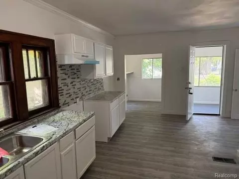 Entry Way - 917 E 8th St, Flint, MI 48503 photo 2 of 2