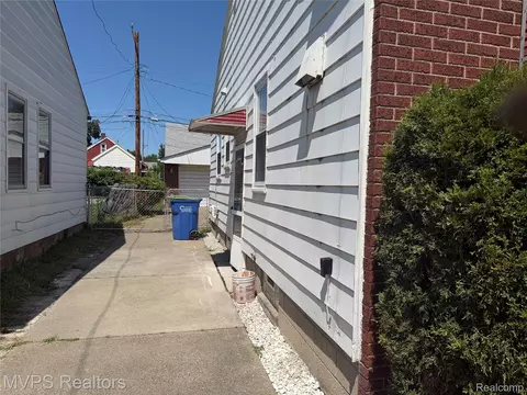Exterior - 7567 Timken Ave, Warren, MI 48091 photo 3 of 5