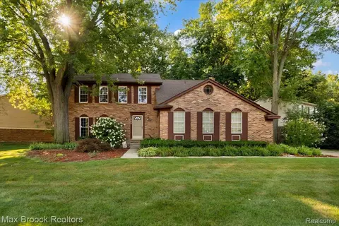 34985 Valley Forge Dr, Farmington Hills, MI 48331