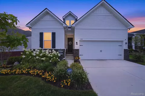 1708 Sunflower Ln, Milford, MI 48381