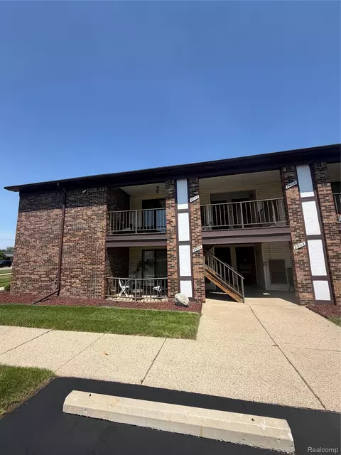 29714 Utica Rd, Roseville, MI 48066