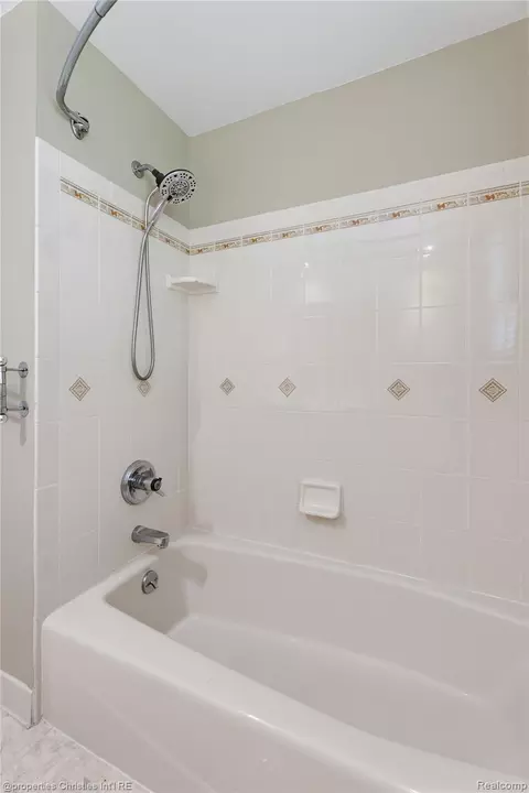 Bath - 3560 Beach Rd, Troy, MI 48084 photo 4 of 4