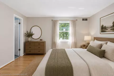 Bedroom - 3560 Beach Rd, Troy, MI 48084 photo 2 of 5