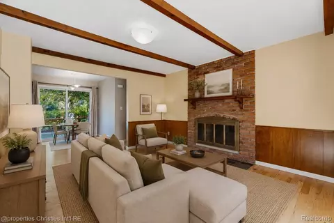 Living - 3560 Beach Rd, Troy, MI 48084 photo 5 of 6