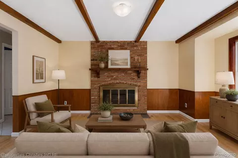 Living - 3560 Beach Rd, Troy, MI 48084 photo 6 of 6