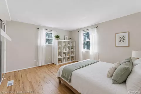 Bedroom - 3560 Beach Rd, Troy, MI 48084 photo 3 of 5
