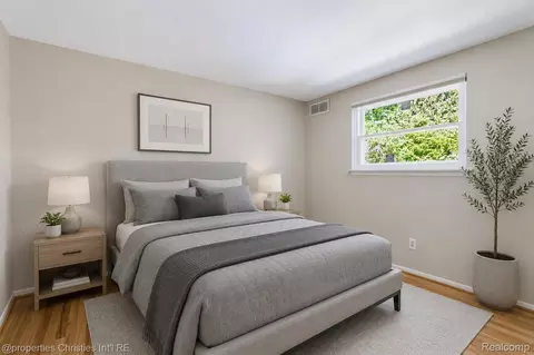Bedroom - 3560 Beach Rd, Troy, MI 48084 photo 5 of 5