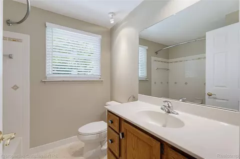 Bath - 3560 Beach Rd, Troy, MI 48084 photo 3 of 4