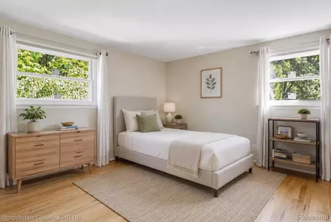 Bedroom - 3560 Beach Rd, Troy, MI 48084 photo 4 of 5