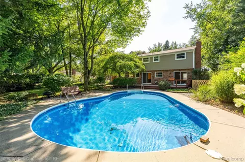 Exterior - 3560 Beach Rd, Troy, MI 48084 photo 4 of 7