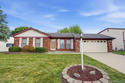 19237 Arlington Dr, Woodhaven, MI 48183