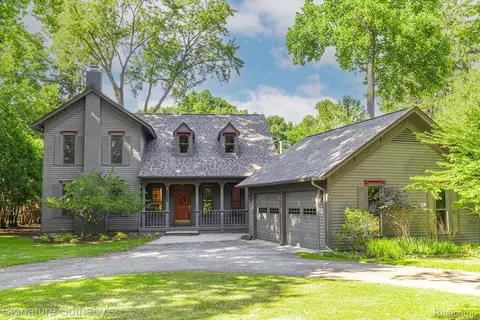 27160 W 14 Mile Rd, Franklin, MI 48025