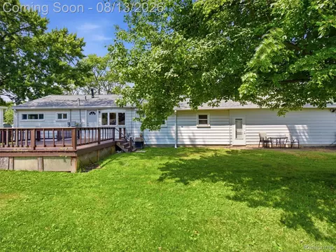 Exterior - 1105 Whiting St, St. Clair, MI 48079 photo 3 of 6