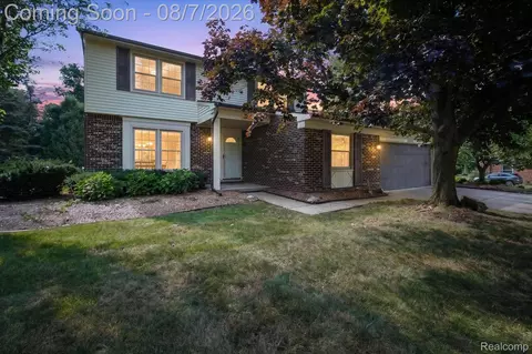42542 Knollwood Ct, Northville, MI 48168