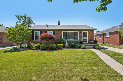 618 E Bloomfield Ave, Royal Oak, MI 48073
