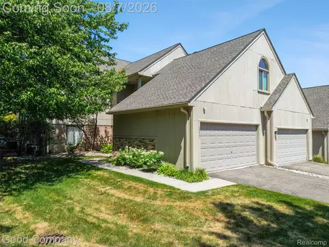 29367 Laurel Dr, Farmington Hills, MI 48331