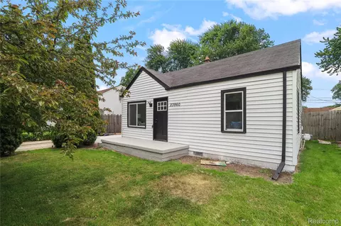 23960 Trombley St, Clinton Township, MI 48035