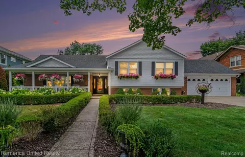 1328 W Ann Arbor Trl, Plymouth, MI 48170
