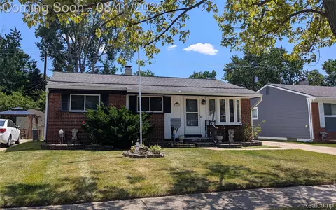 1657 Gloria St, Westland, MI 48186
