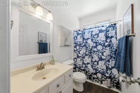 Bath - 22825 Teppert Ave, Eastpointe, MI 48021 photo 2 of 2